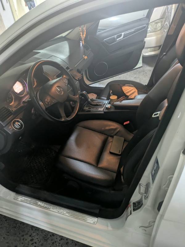 2011 Mercedes-Benz C200